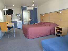 Landmark Manor Motel