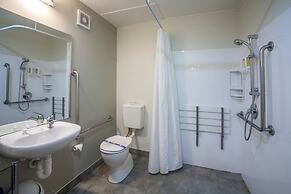 Landmark Manor Motel