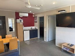 Landmark Manor Motel