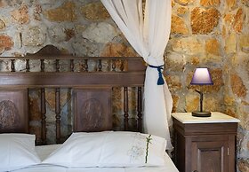 Klymeni Traditional Homes