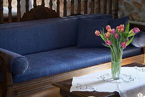 Klymeni Traditional Homes