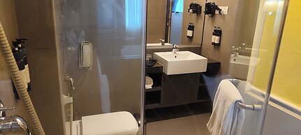 Royal Orchid Central, Vadodara