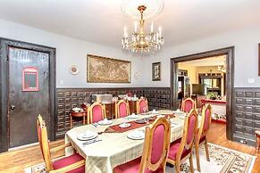 Redwood Bed and Breakfast