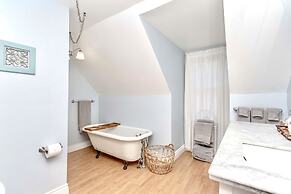 Redwood Bed and Breakfast