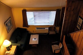 Snowy Owl Inn And Resort