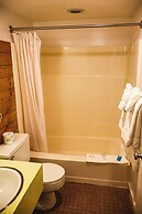 Snowy Owl Inn And Resort