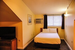 Snowy Owl Inn And Resort