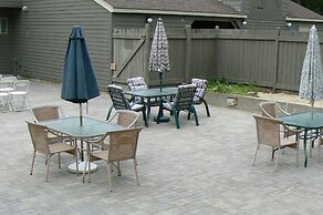 Snowy Owl Inn And Resort
