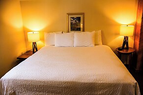 Snowy Owl Inn And Resort