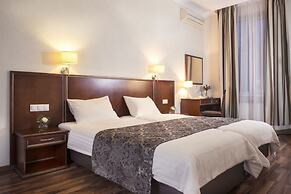 Greguar Hotel & Apartments