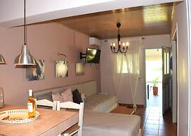 Simatos Apartments and Studios