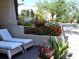 Simatos Apartments and Studios