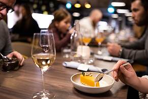 Svalbard Hotell - Polfareren