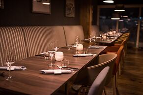 Svalbard Hotell - Polfareren