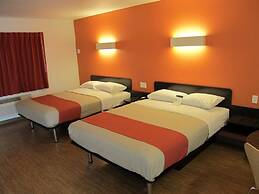 Motel 6 Anaheim, CA