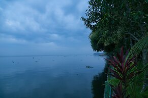 Illikkalam Lakeside Cottages