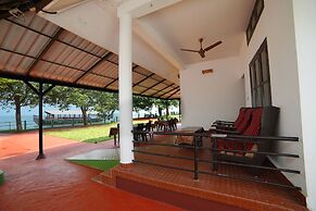 Illikkalam Lakeside Cottages