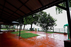 Illikkalam Lakeside Cottages