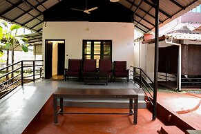 Illikkalam Lakeside Cottages