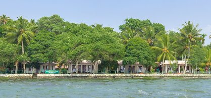 Illikkalam Lakeside Cottages