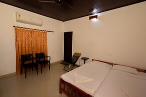 Illikkalam Lakeside Cottages