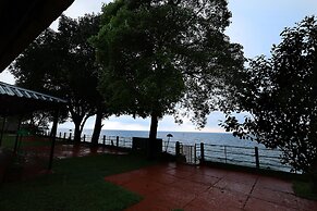 Illikkalam Lakeside Cottages