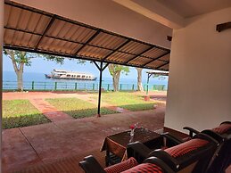 Illikkalam Lakeside Cottages