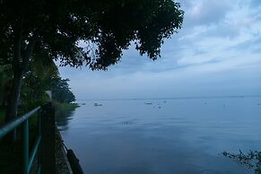 Illikkalam Lakeside Cottages