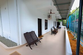 Illikkalam Lakeside Cottages