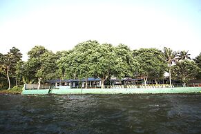 Illikkalam Lakeside Cottages