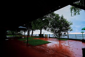 Illikkalam Lakeside Cottages