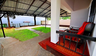 Illikkalam Lakeside Cottages