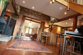 Tonge Barn