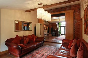 Tonge Barn