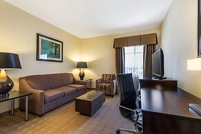 Best Western Plus Lytle Inn & Suites