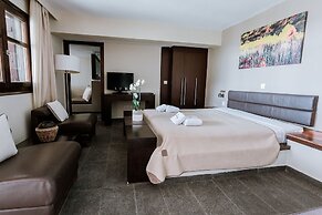 12 Months Luxury Resort