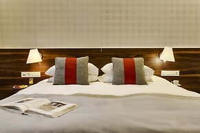 12 Months Luxury Resort