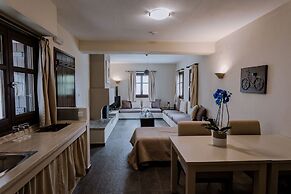 12 Months Luxury Resort