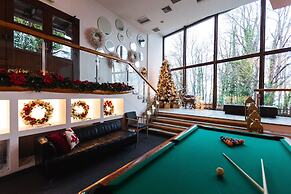 12 Months Luxury Resort