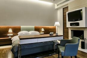 12 Months Luxury Resort