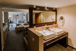 12 Months Luxury Resort