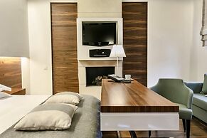 12 Months Luxury Resort