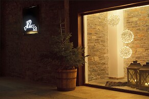 12 Months Luxury Resort