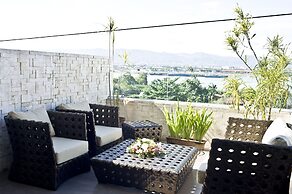 Goldberry Suites & Hotel Mactan