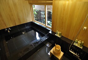 Traditional Kyoto Inn serving Kyoto cuisine IZUYASU