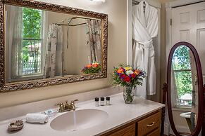 White Oak Manor Bed & Breakfast