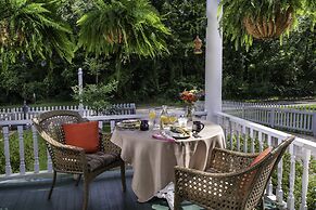 White Oak Manor Bed & Breakfast