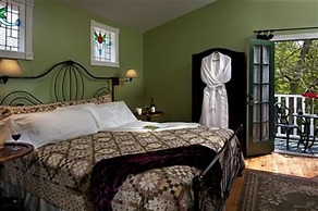 White Oak Manor Bed & Breakfast