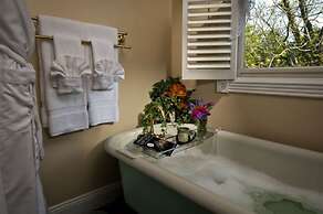 White Oak Manor Bed & Breakfast