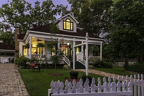 White Oak Manor Bed & Breakfast